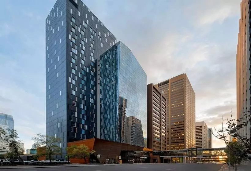 هتل The Dorian, Autograph Collection