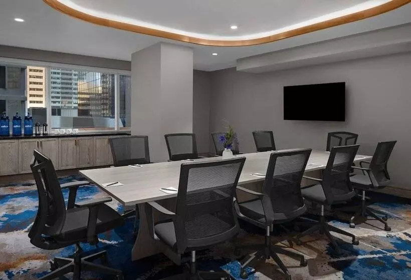 هتل The Dorian, Autograph Collection