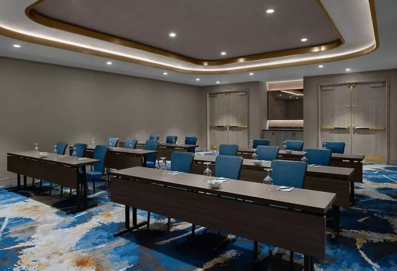 هتل The Dorian, Autograph Collection