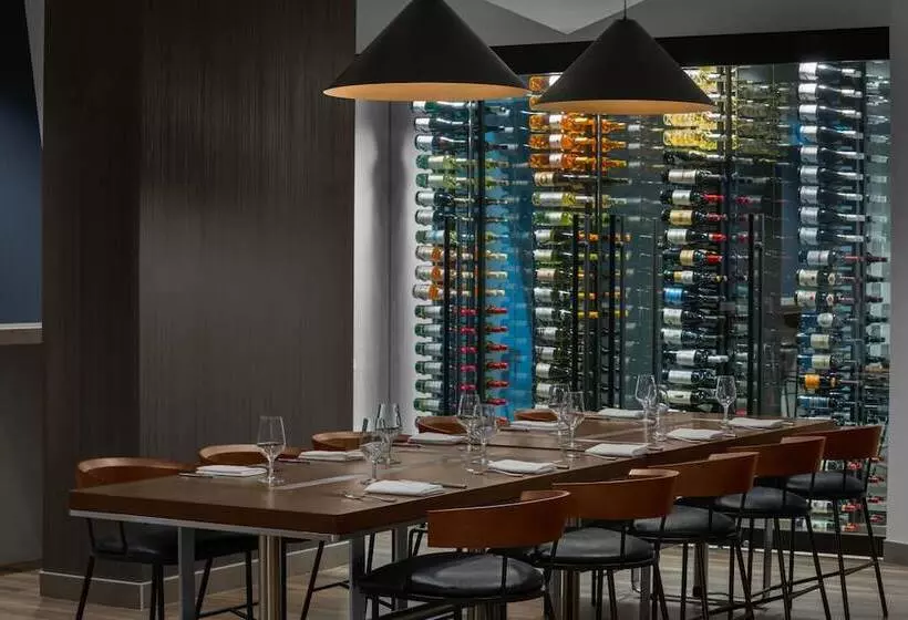 هتل The Dorian, Autograph Collection