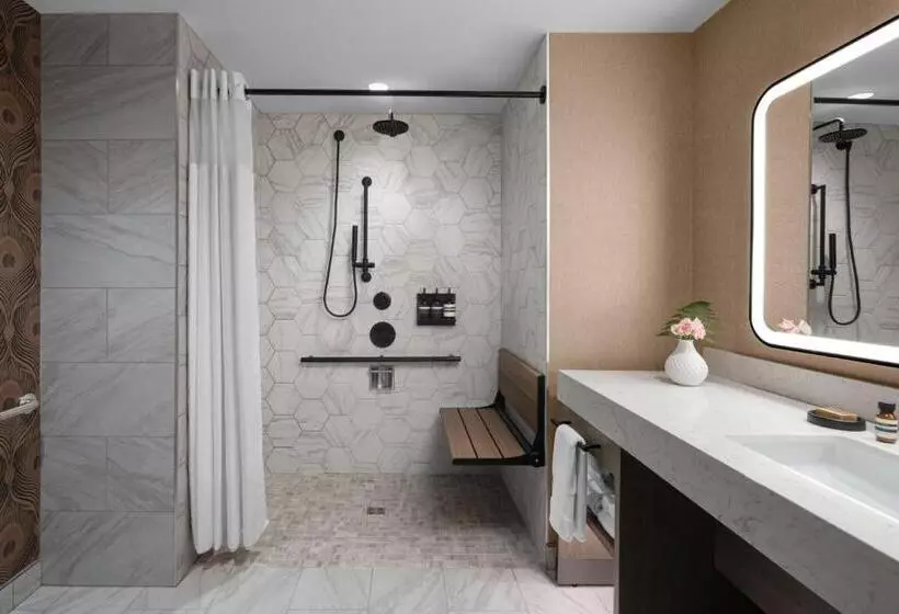 هتل The Dorian, Autograph Collection