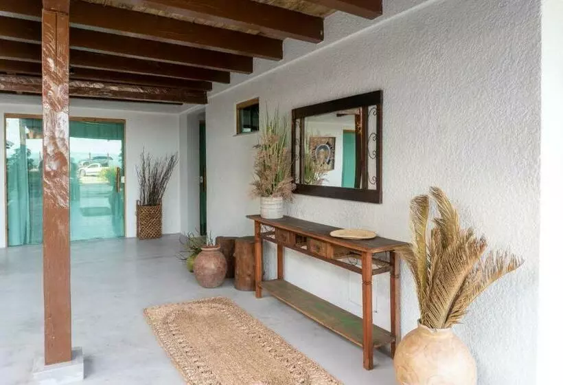 پانسیون Tropical Beach