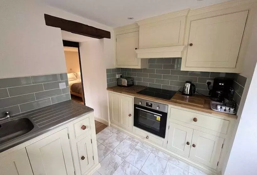 Swan House Tea Room And Bed & Breakfast