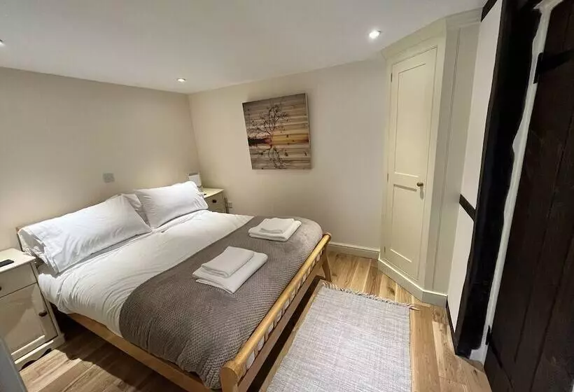 Swan House Tea Room And Bed & Breakfast