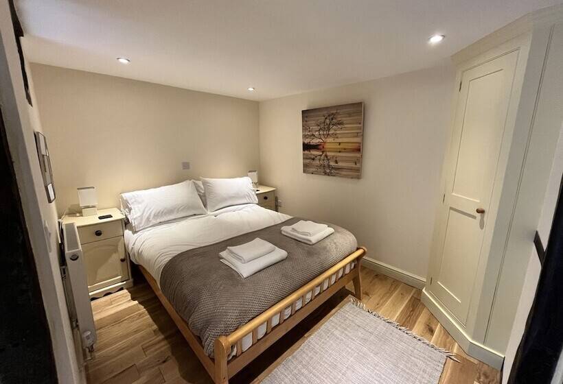 Swan House Tea Room And Bed & Breakfast