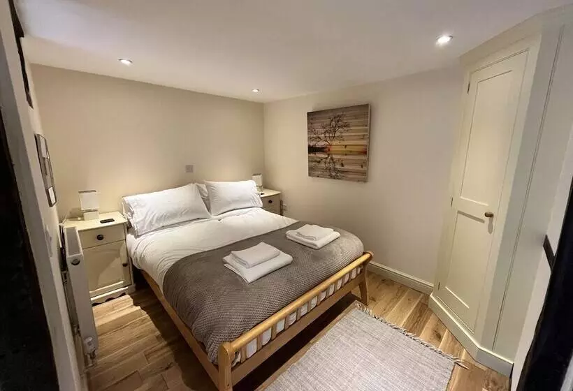 Swan House Tea Room And Bed & Breakfast