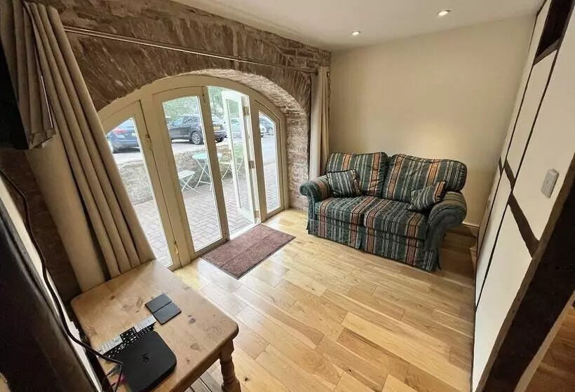 Swan House Tea Room And Bed & Breakfast