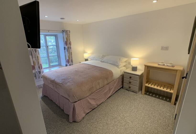 Swan House Tea Room And Bed & Breakfast