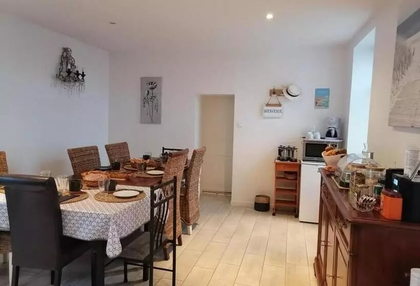 Aamiaismajoitus (B&B) La Longère Des Olonnes