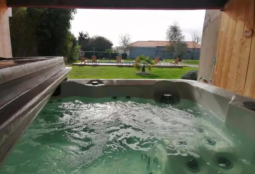 Aamiaismajoitus (B&B) La Longère Des Olonnes