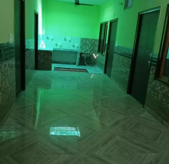 Hotelli Oyo 85197 Krishna Athithi Bhawan