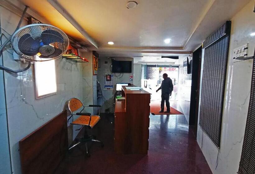 ホテル Staymaker Shri Shakti Residency