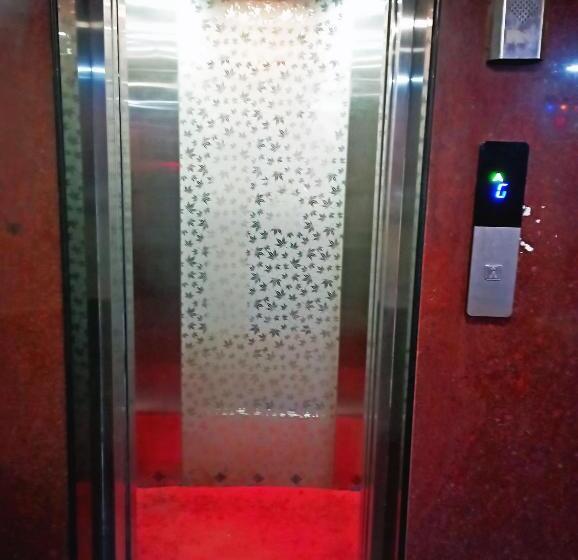 ホテル Staymaker Shri Shakti Residency