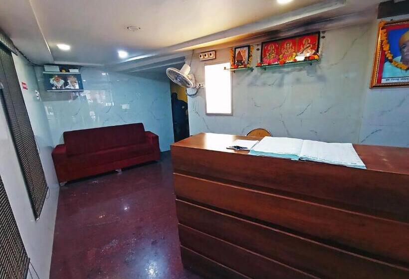 ホテル Staymaker Shri Shakti Residency