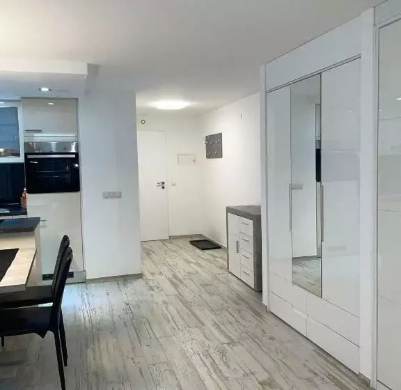 ペンション Holiday 88