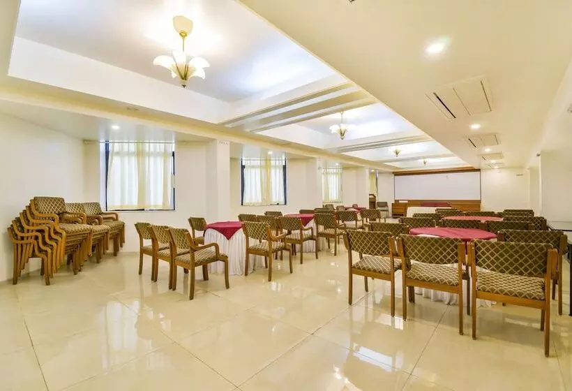 Fabhotel Ashish Plaza