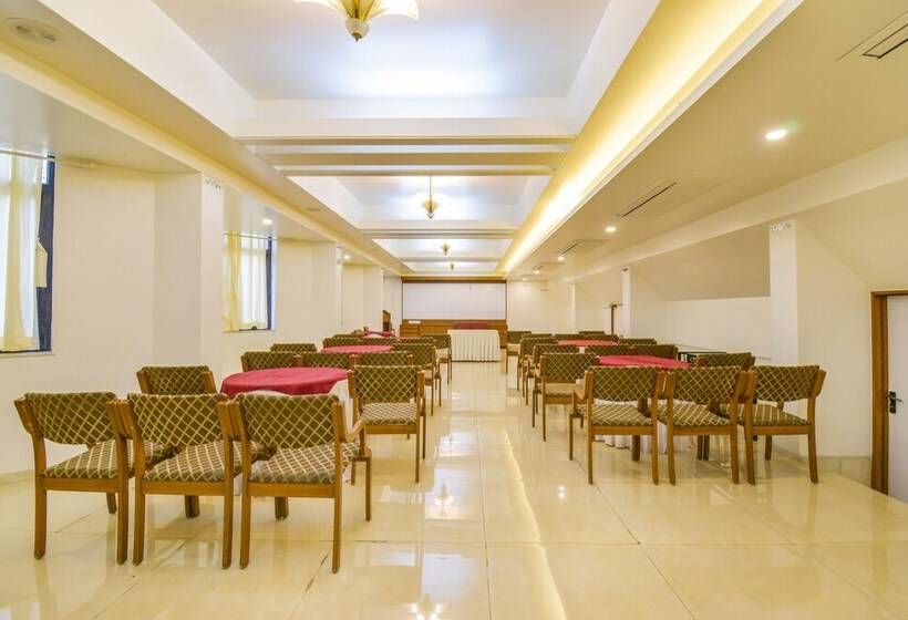 Fabhotel Ashish Plaza