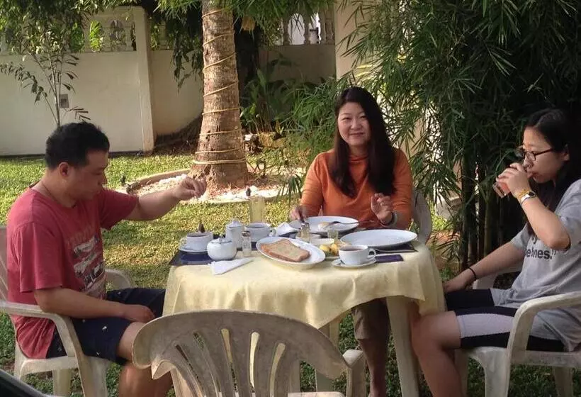 Hotel Dions Guest House