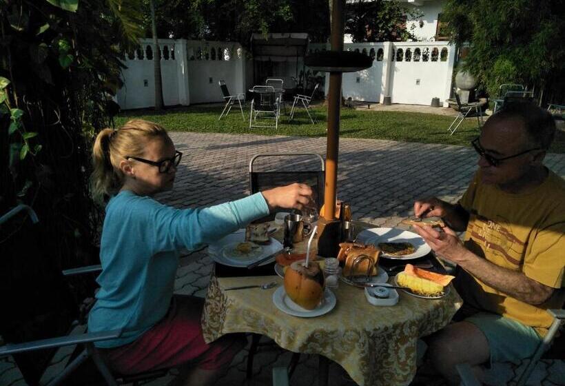 בית מלון כפרי Dions Guest House