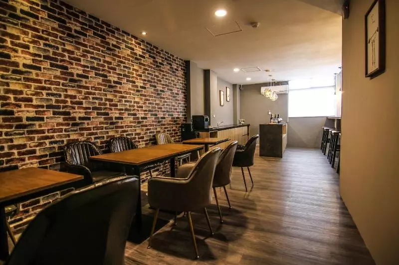 پانسیون Sun Moon Lake Loft Inn