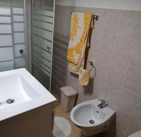تختخواب و صبحانه Garden Relais