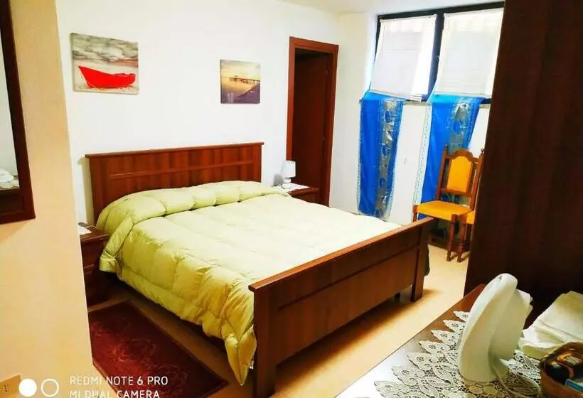 تختخواب و صبحانه Garden Relais