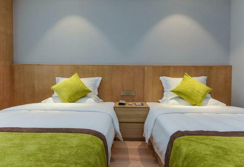 בית מלון כפרי Ewing International Airlines