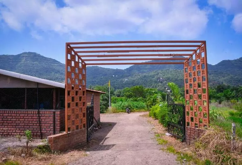 Hotelli Giri Sarovar Resort