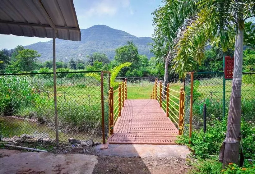 Hotelli Giri Sarovar Resort