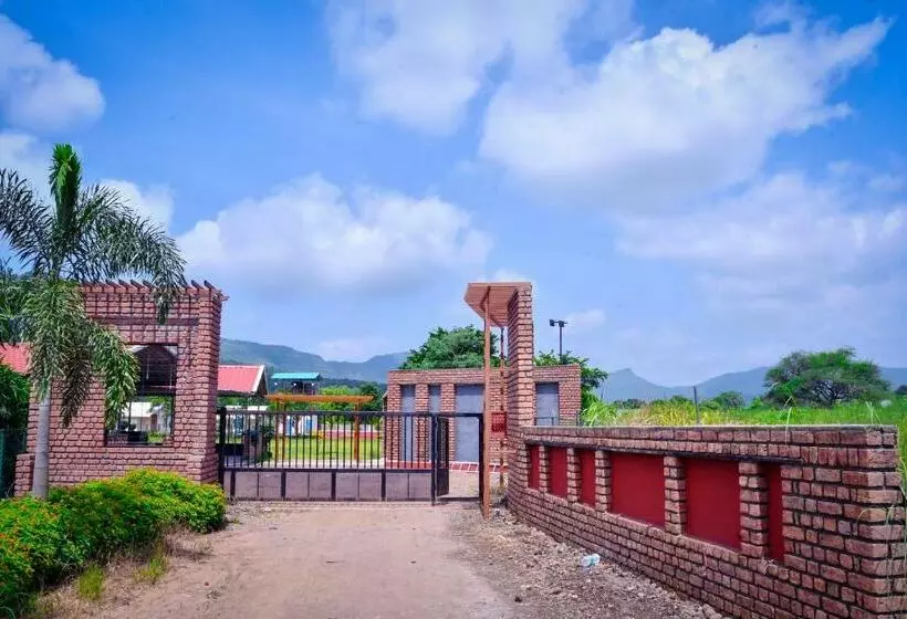 Hotelli Giri Sarovar Resort