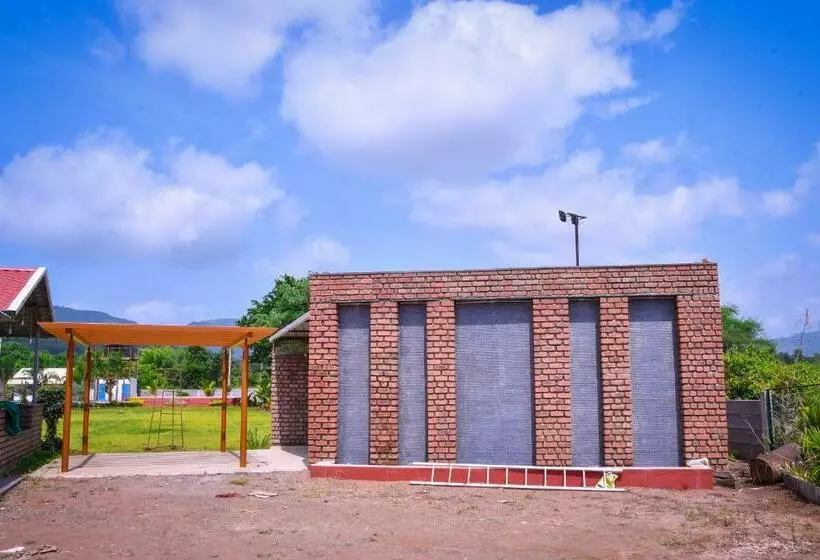 Hotelli Giri Sarovar Resort