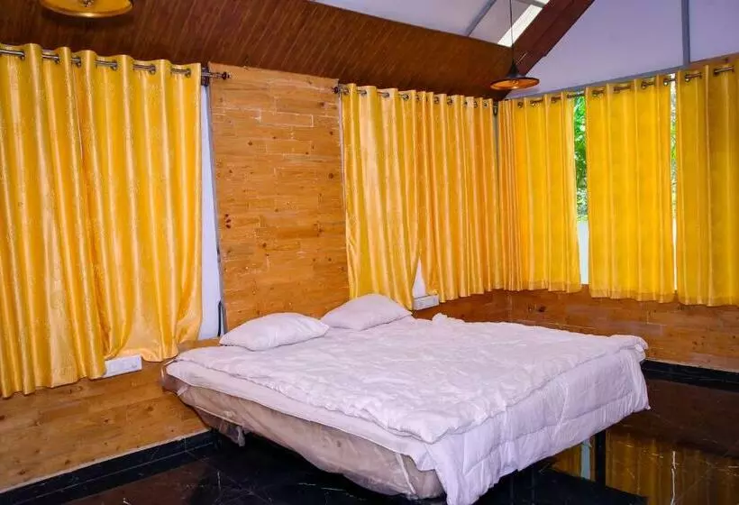 Hotelli Giri Sarovar Resort