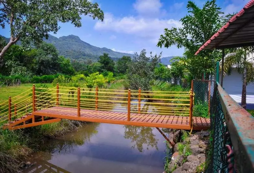 Hotelli Giri Sarovar Resort