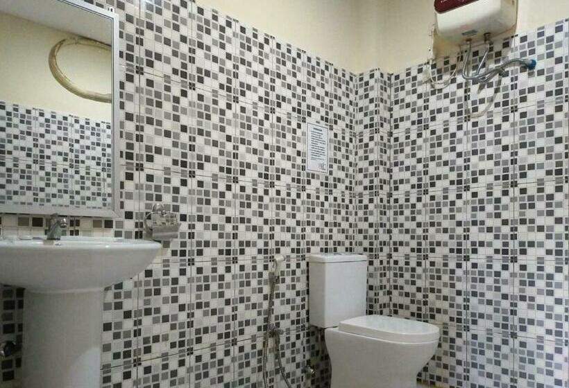 Отель Hi C Guest House And Cafe Redpartner