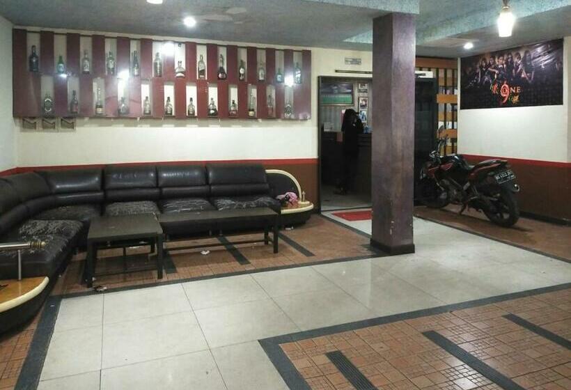 Отель Hi C Guest House And Cafe Redpartner