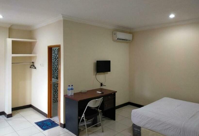 Отель Hi C Guest House And Cafe Redpartner