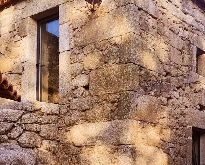 Aamiaismajoitus (B&B) Quinta De São Pedro De Vir A Corça Em Monsanto