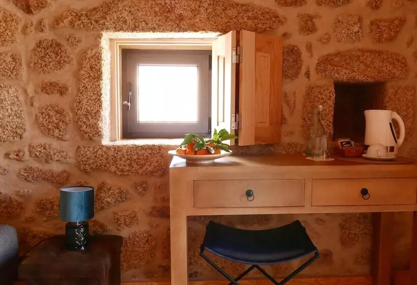 Aamiaismajoitus (B&B) Quinta De São Pedro De Vir A Corça Em Monsanto