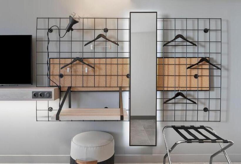 هتل Moxy La Ciotat