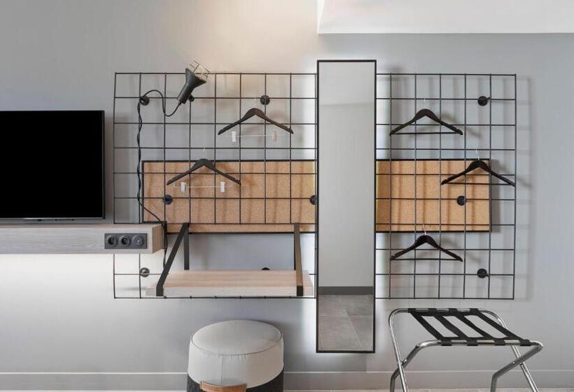 هتل Moxy La Ciotat