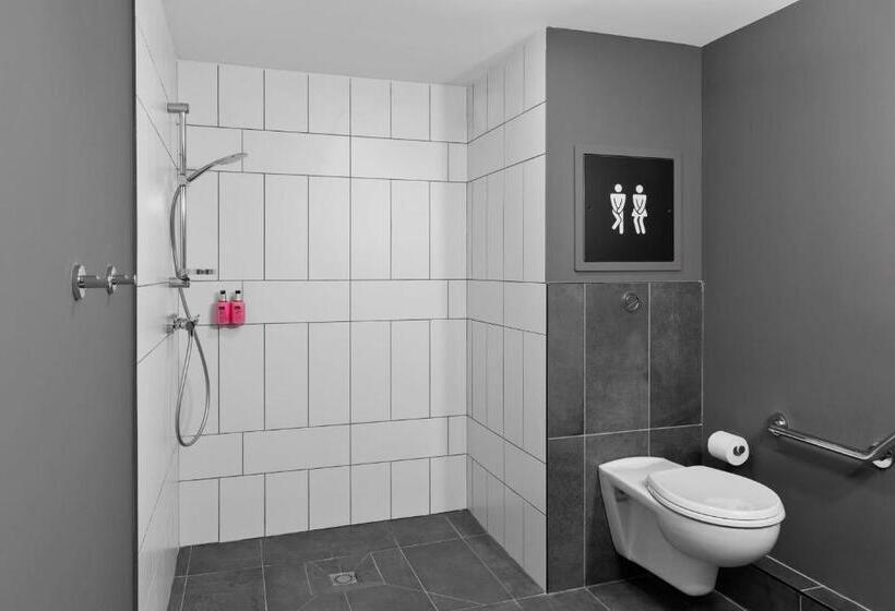 هتل Moxy La Ciotat