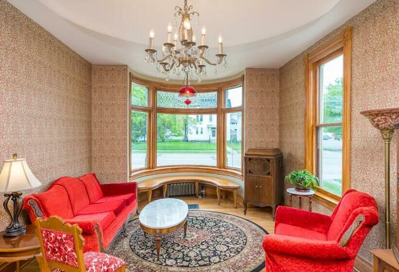 Moulin Rouge House Bed And Breakfast