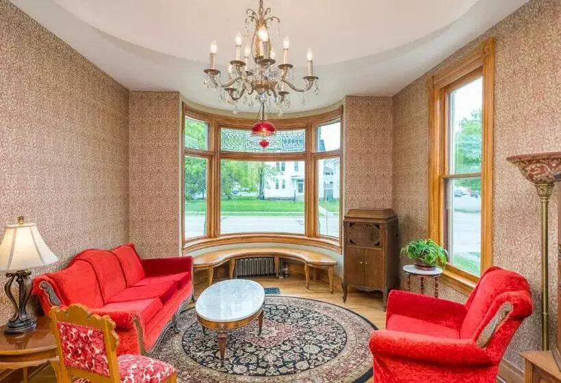 Moulin Rouge House Bed And Breakfast