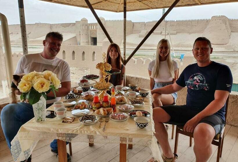 ペンション Deshon Qala Guest House