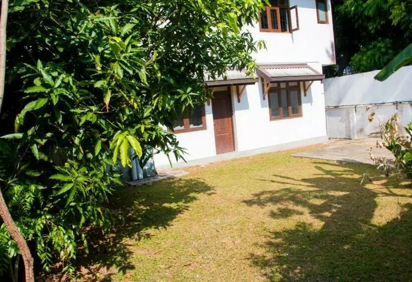 ホテル Battaramulla Boutique Villa