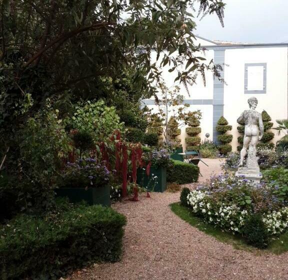 تختخواب و صبحانه Propriété Charbaymond