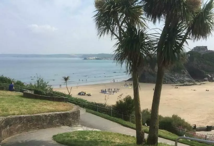 Retkeilymaja Palace Surf Lodge