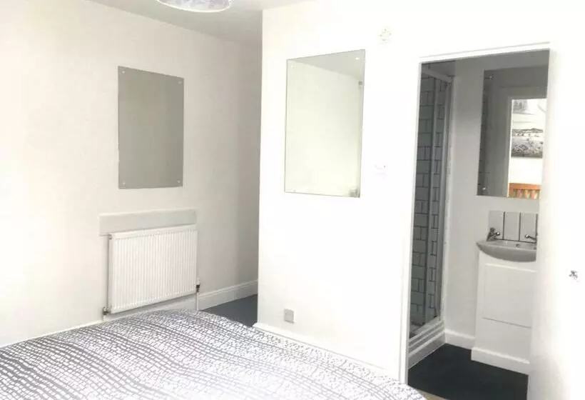 Retkeilymaja Palace Surf Lodge