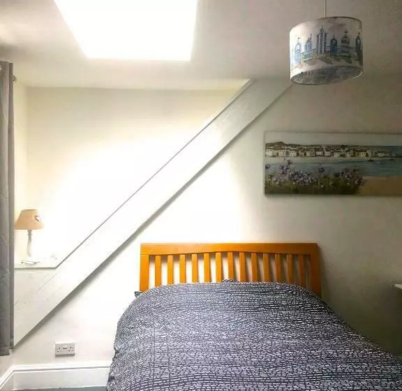 Retkeilymaja Palace Surf Lodge