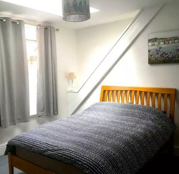 Retkeilymaja Palace Surf Lodge